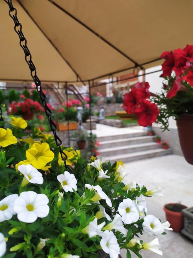 Apartamento de 64 m² en Tutunovic Podrum, con 2 habitación Ni Exterior foto
